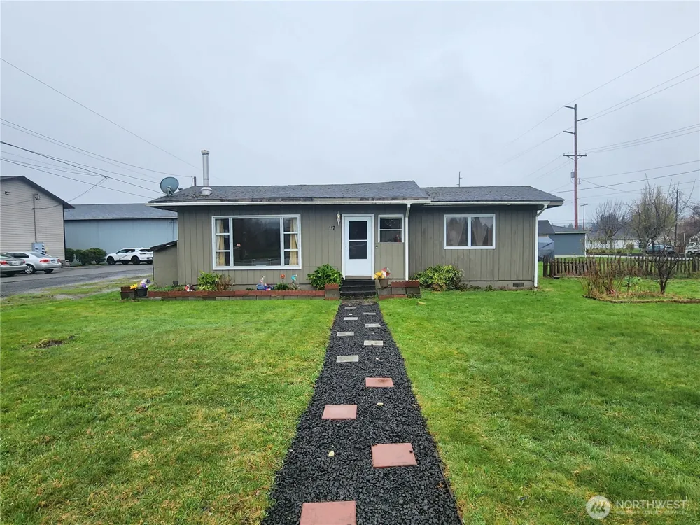 117 J STREET Cosmopolis, WA 98537