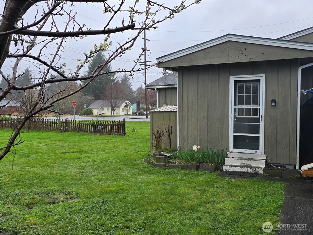 117 J STREET Cosmopolis, WA 98537