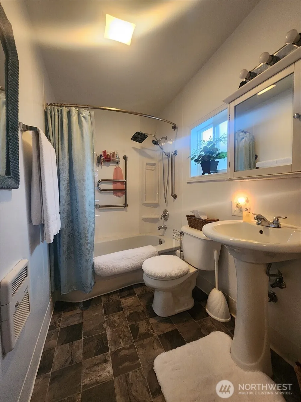 117 J STREET Cosmopolis, WA 98537