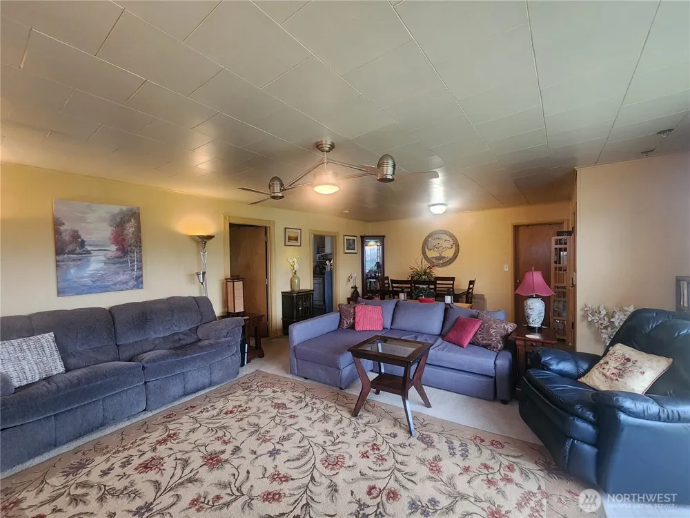 117 J STREET Cosmopolis, WA 98537