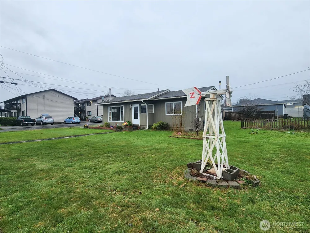 117 J STREET Cosmopolis, WA 98537