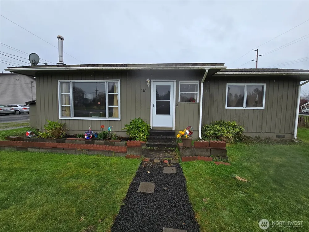 117 J STREET Cosmopolis, WA 98537
