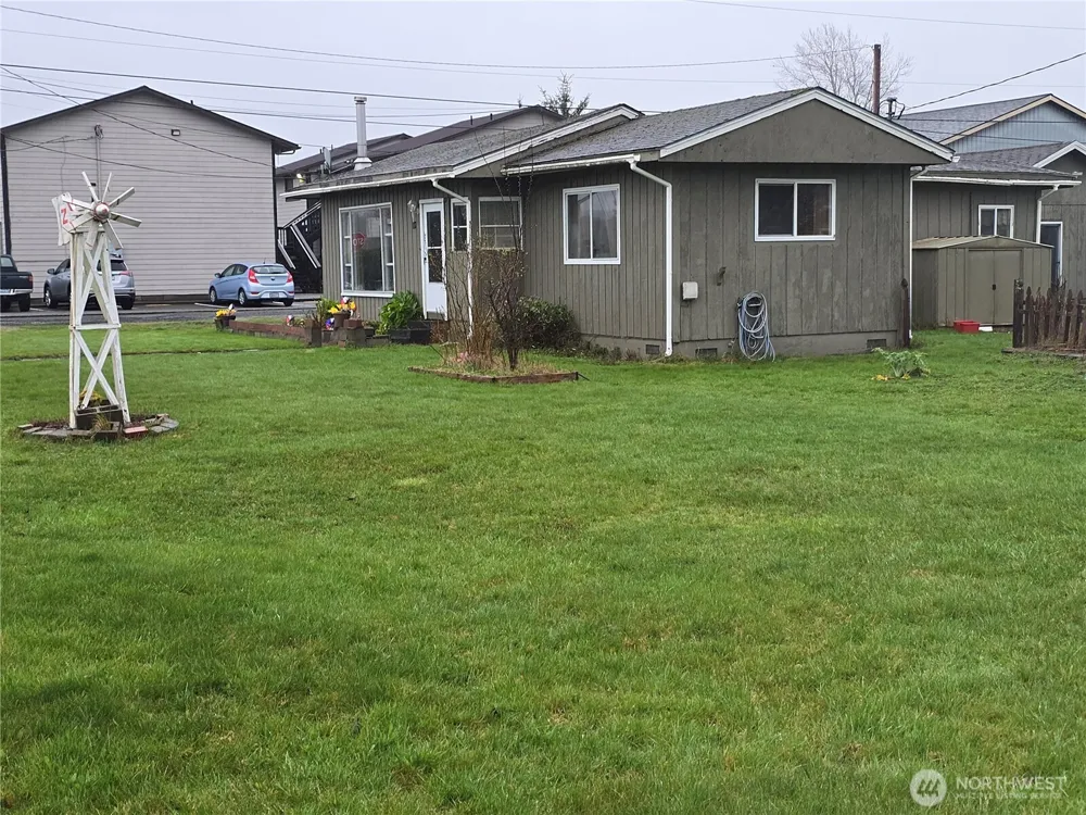 117 J STREET Cosmopolis, WA 98537