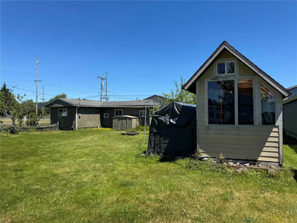 117 J STREET Cosmopolis, WA 98537