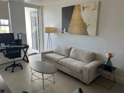 100 Lincoln Rd #620