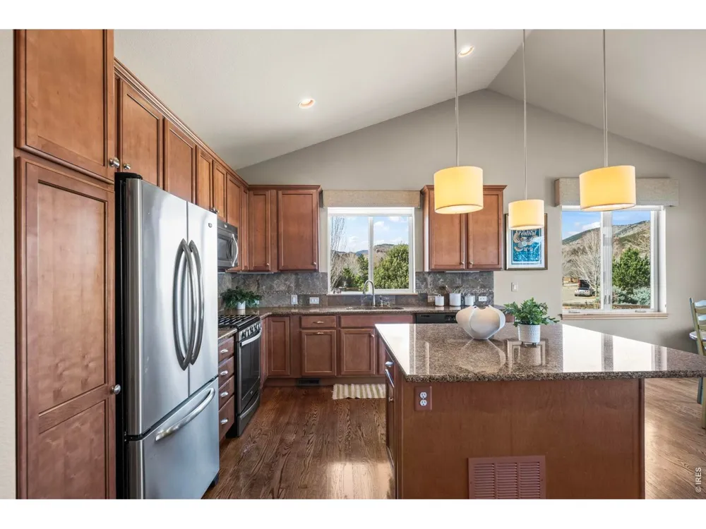 400 Carter Drive Lyons, CO 80540