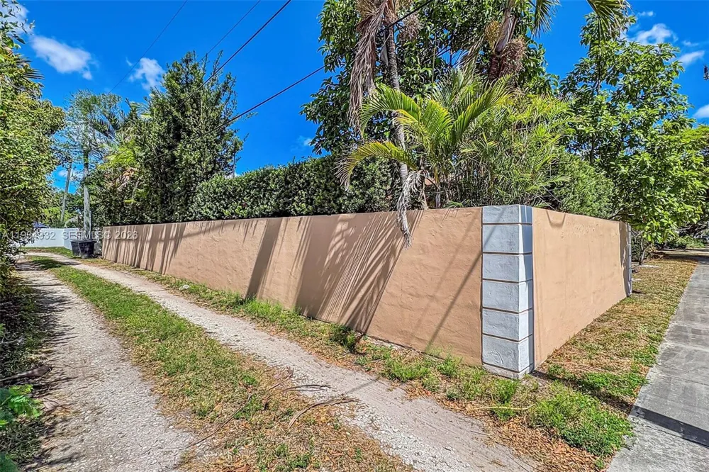 1800 Miami Springs Ave Miami Springs, FL 33166