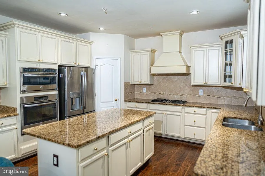 11287 SAINT CHRISTOPHER DRIVE White Plains, MD 20695