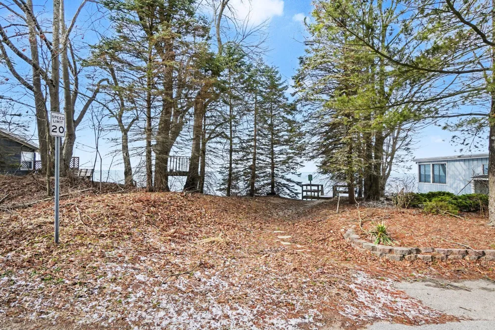 17812 Shore Estates Road Spring Lake, MI 49456
