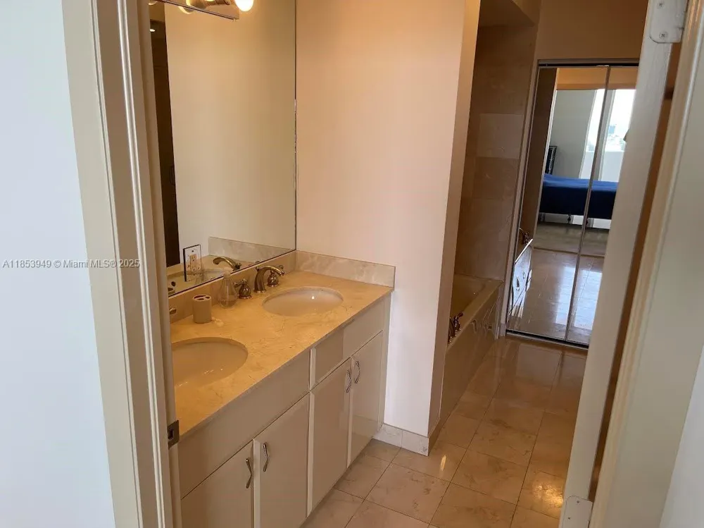 6365 Collins Ave #3404 Miami Beach, FL 33141