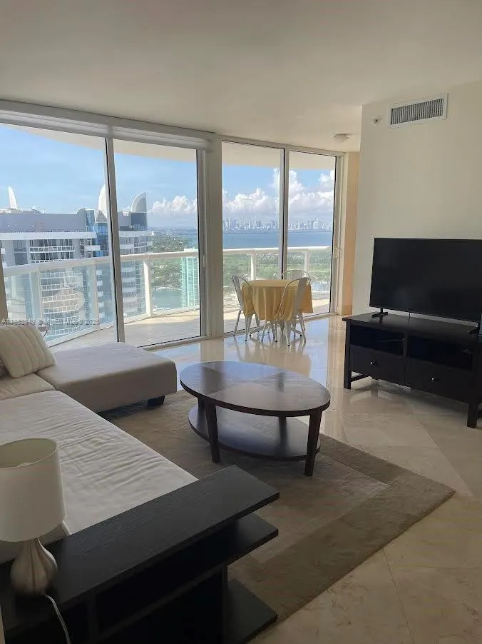 6365 Collins Ave #3404 Miami Beach, FL 33141