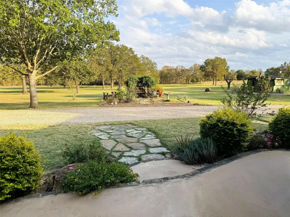 10794 Fm 2159 Calvert, TX 77837