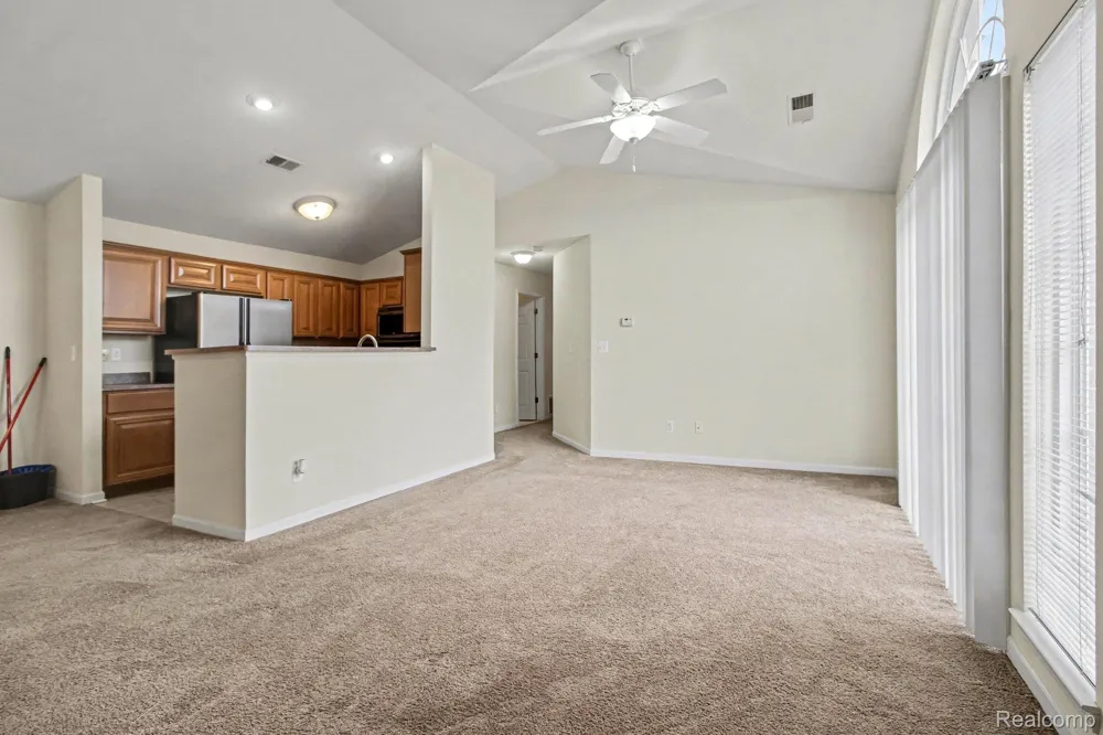 20006 Hidden Oaks Drive Brownstown Charter Township, MI 48183
