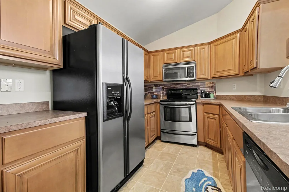 20006 Hidden Oaks Drive Brownstown Charter Township, MI 48183