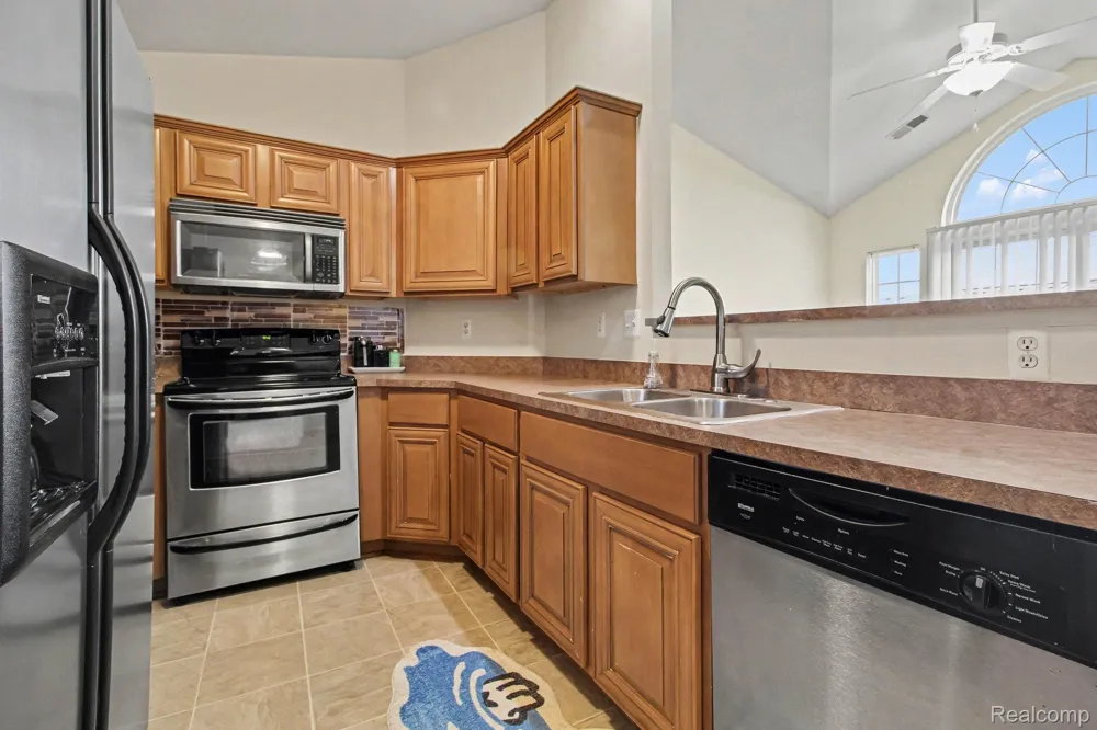 20006 Hidden Oaks Drive Brownstown Charter Township, MI 48183