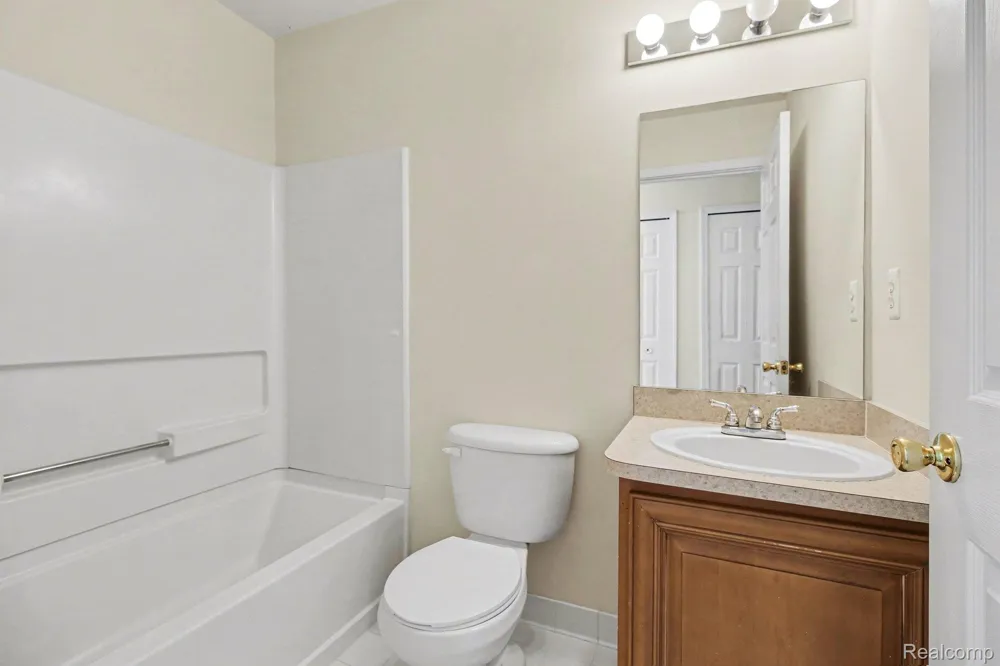 20006 Hidden Oaks Drive Brownstown Charter Township, MI 48183
