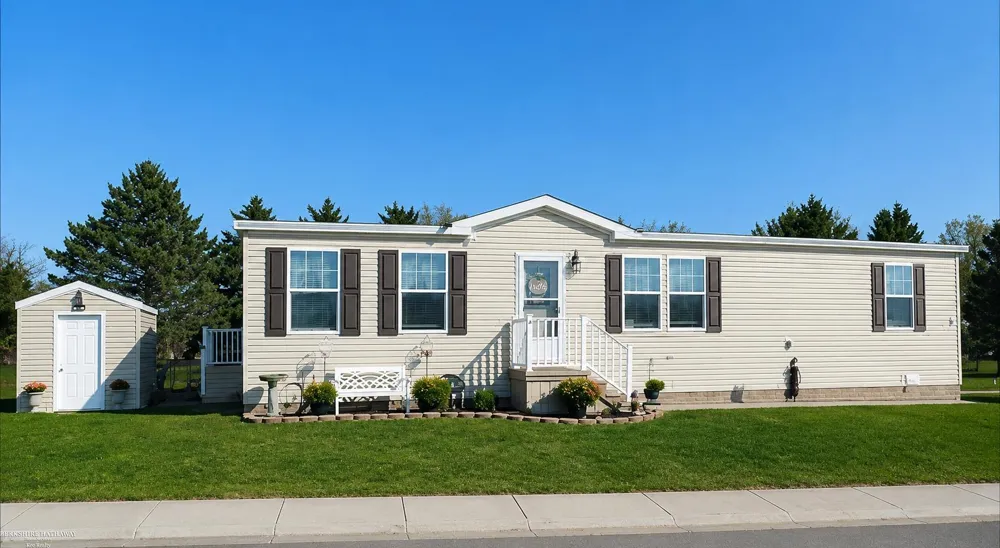57574 Sawyer Court Lenox Township, MI 48048