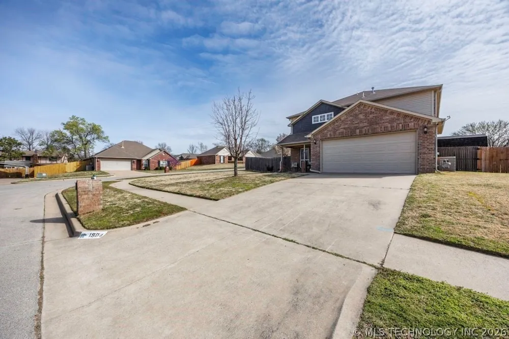 1904 Barnett Place Bartlesville, OK 74006