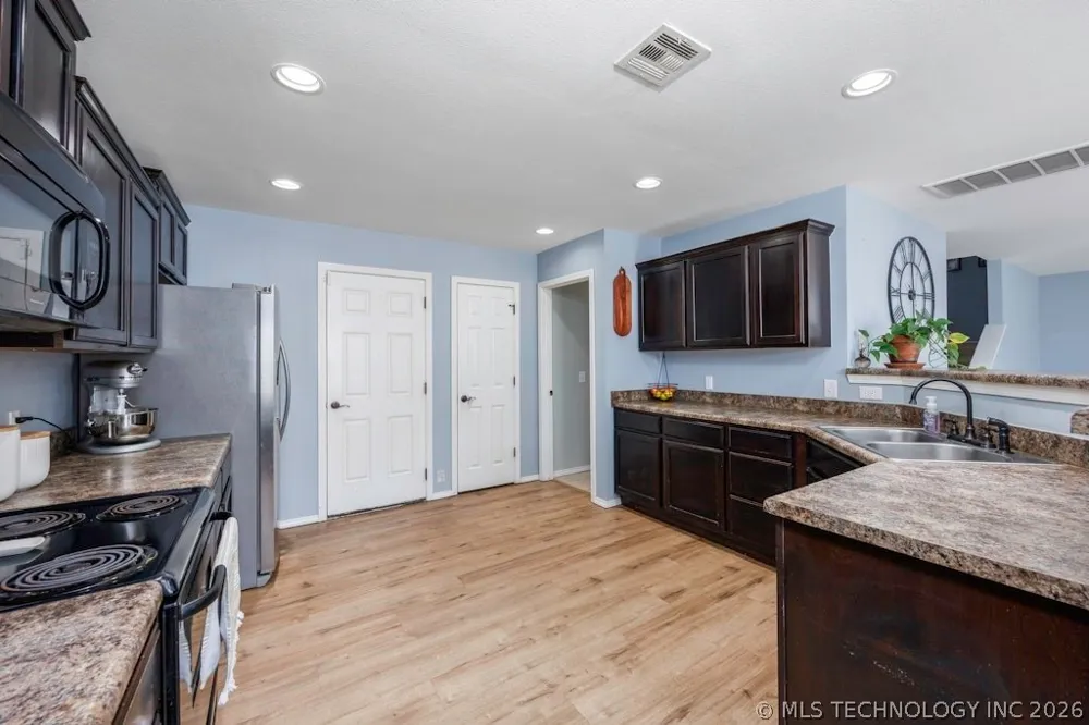 1904 Barnett Place Bartlesville, OK 74006