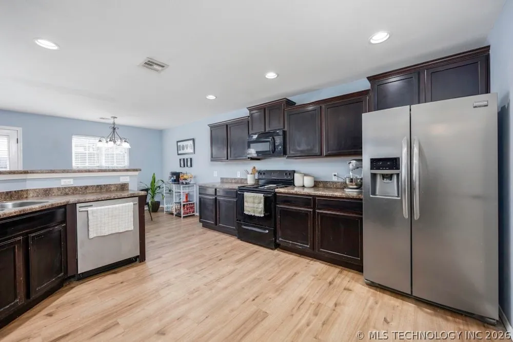 1904 Barnett Place Bartlesville, OK 74006