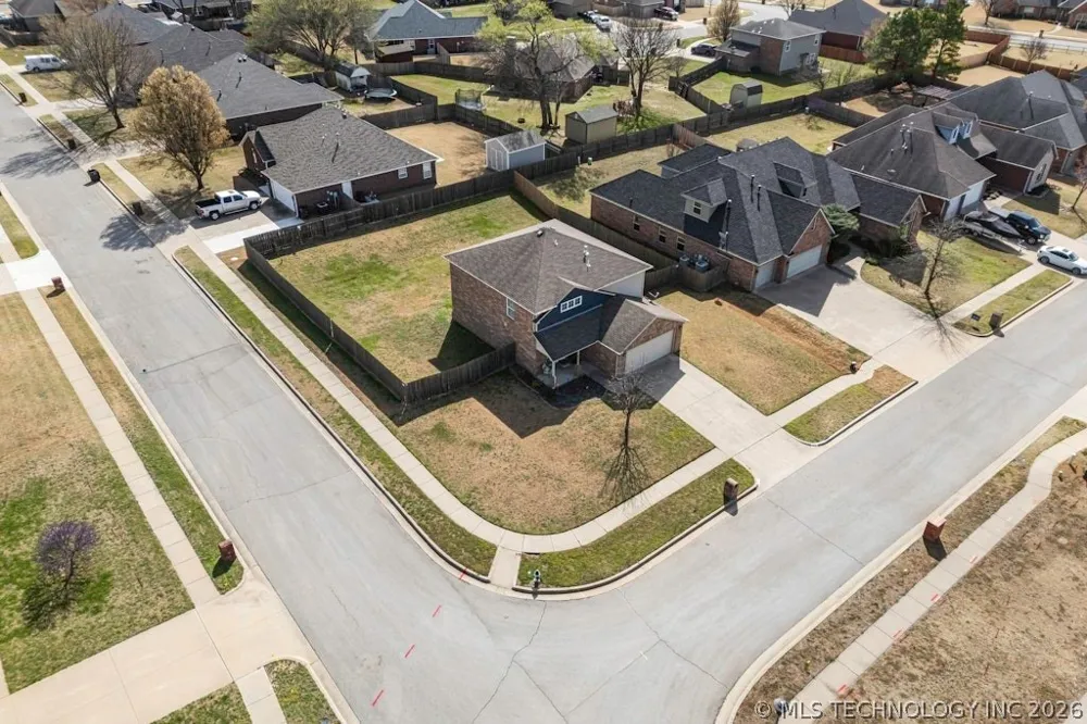1904 Barnett Place Bartlesville, OK 74006