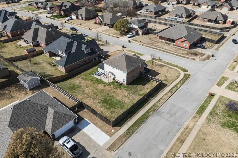 1904 Barnett Place Bartlesville, OK 74006