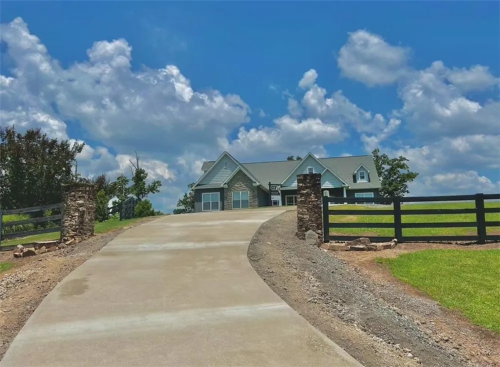51 County Road 1024 Cedar Bluff, AL 35959