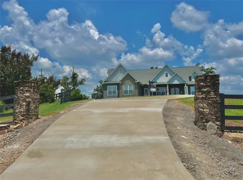 51 County Road 1024 Cedar Bluff, AL 35959