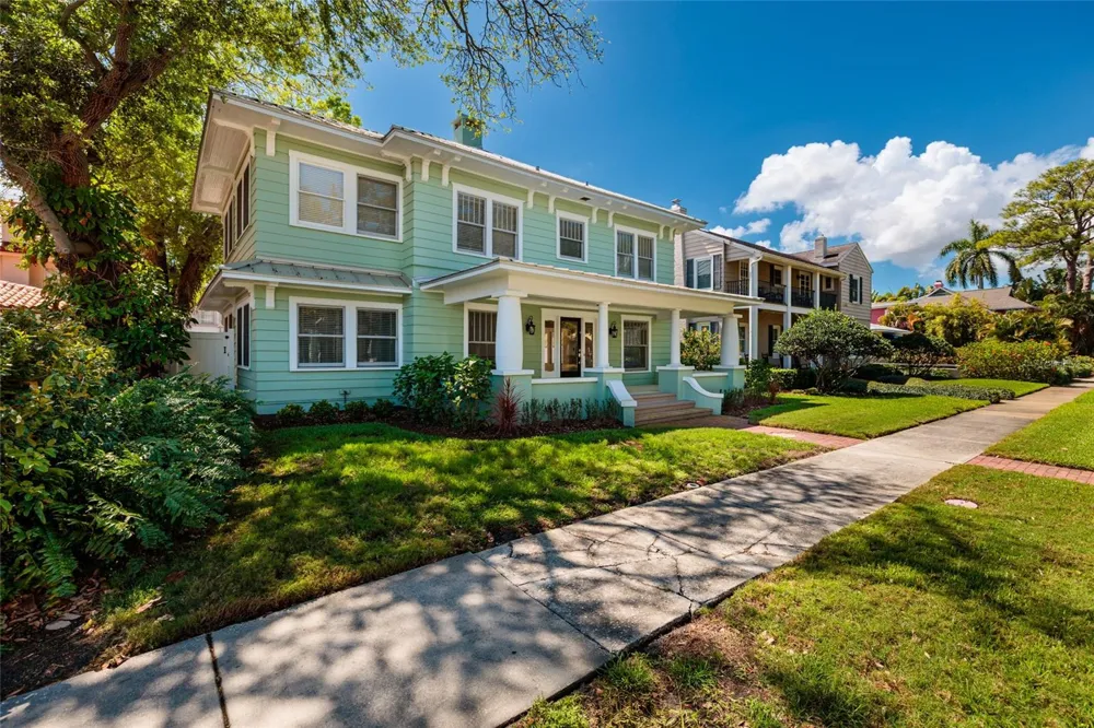 756 17TH AVENUE NE St Petersburg, FL 33704