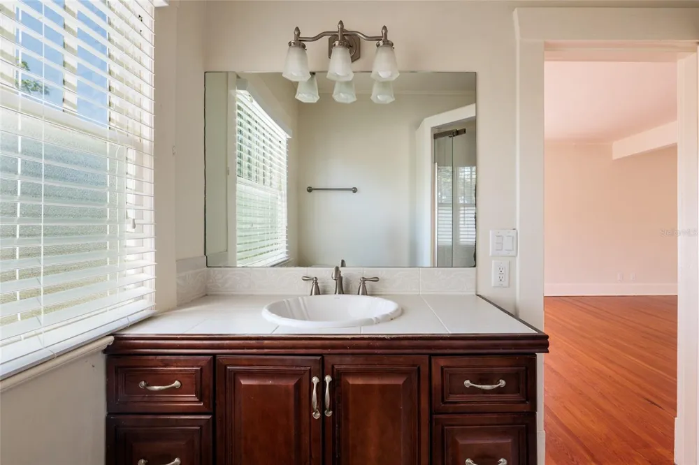 756 17TH AVENUE NE St Petersburg, FL 33704