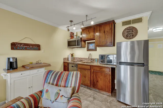 1603 Parkview #APT D1 Canyon Lake, TX 78133