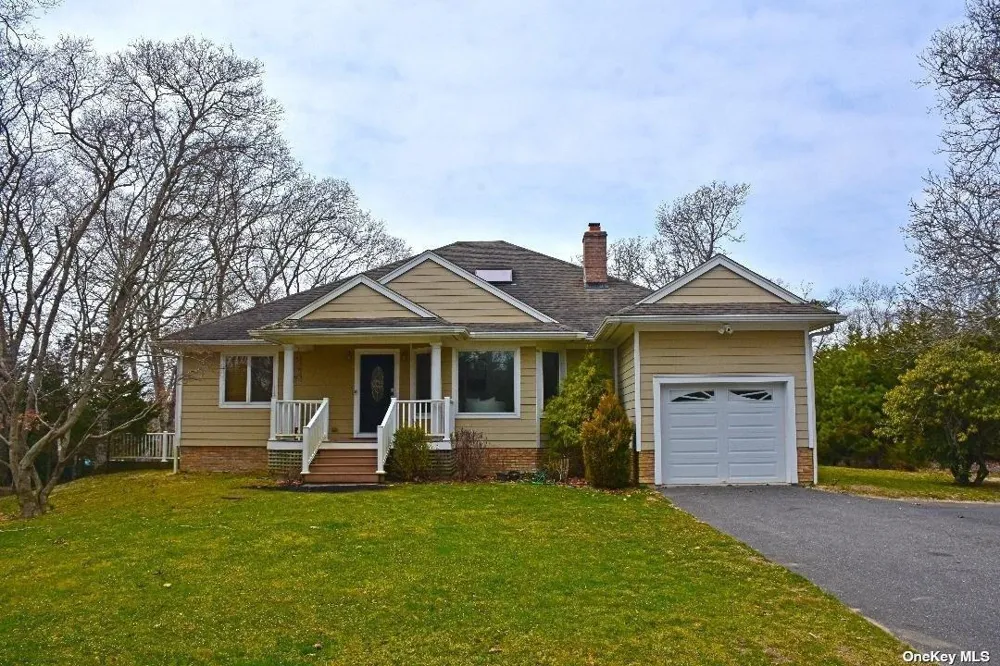 49 Old Main Road Quogue, NY 11959