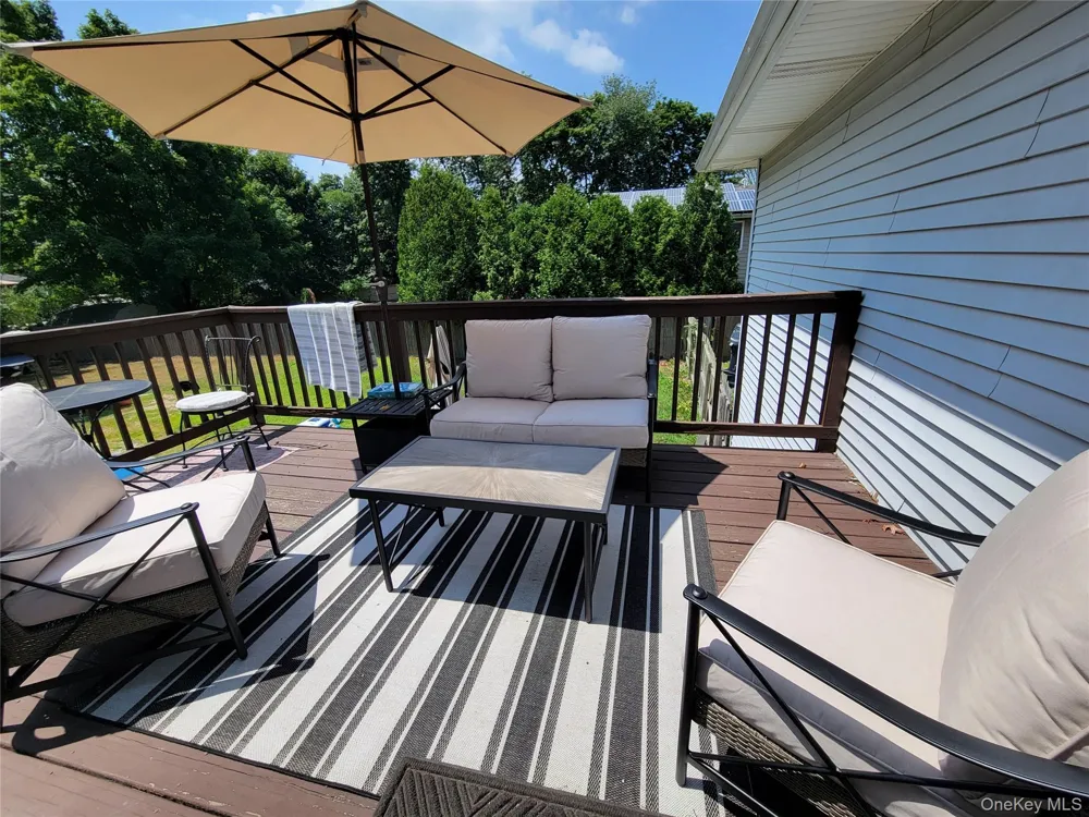 372 Clay Pitts Road East Northport, NY 11731