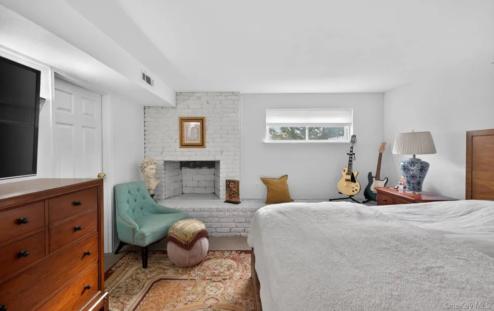 372 Clay Pitts Road East Northport, NY 11731