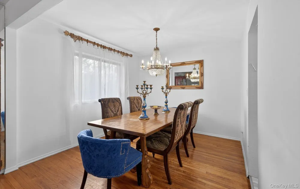 372 Clay Pitts Road East Northport, NY 11731