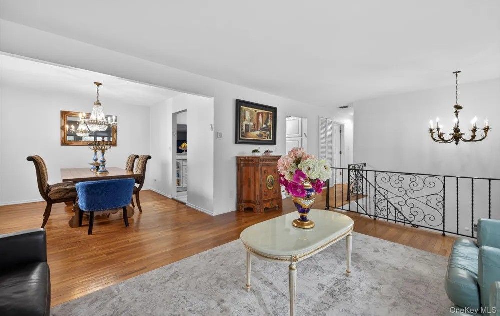 372 Clay Pitts Road East Northport, NY 11731