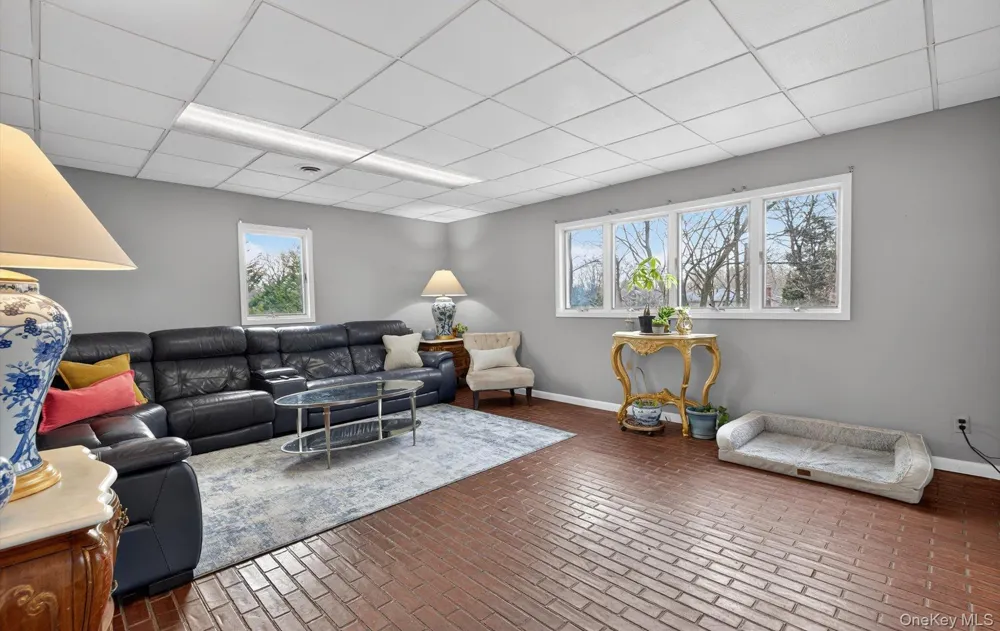 372 Clay Pitts Road East Northport, NY 11731