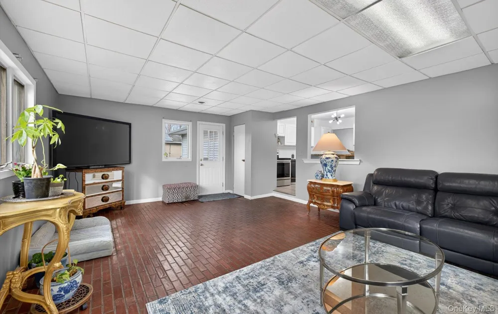 372 Clay Pitts Road East Northport, NY 11731