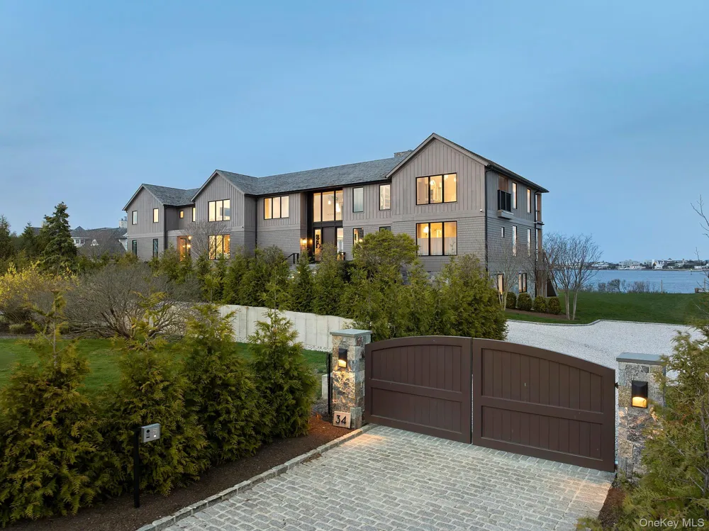 34 Westbridge Road Westhampton Beach, NY 11978