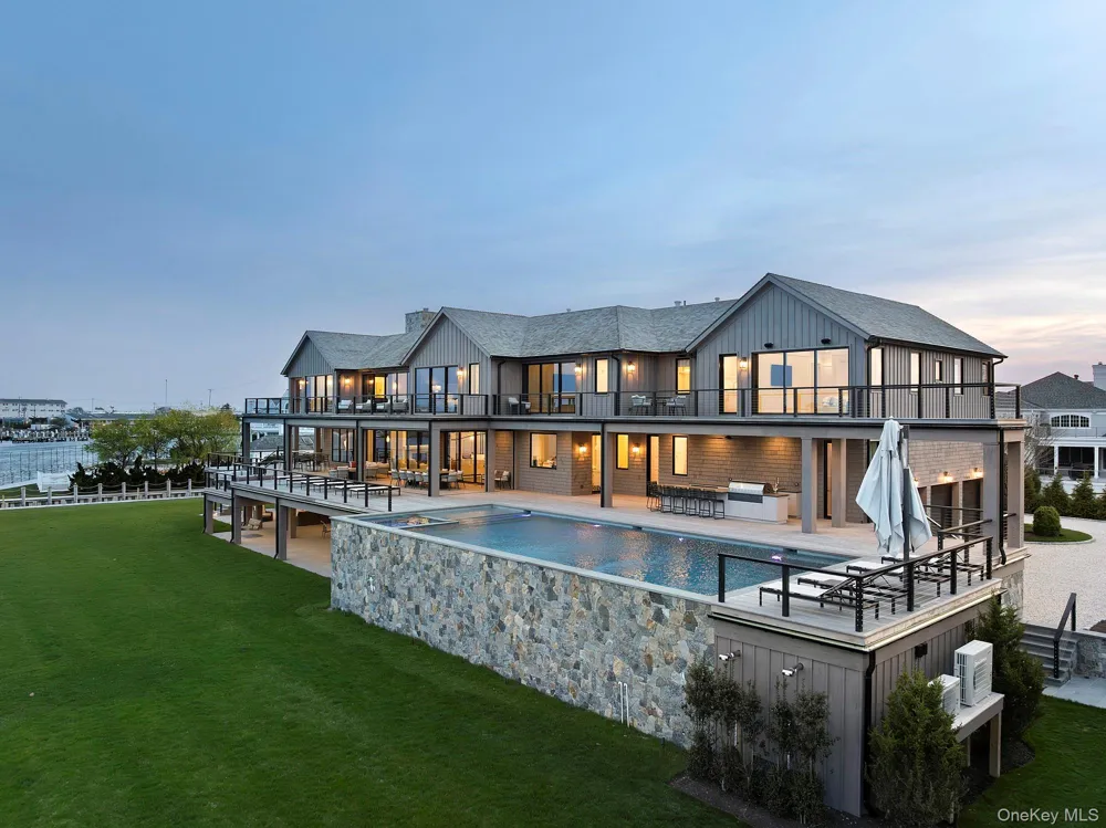34 Westbridge Road Westhampton Beach, NY 11978