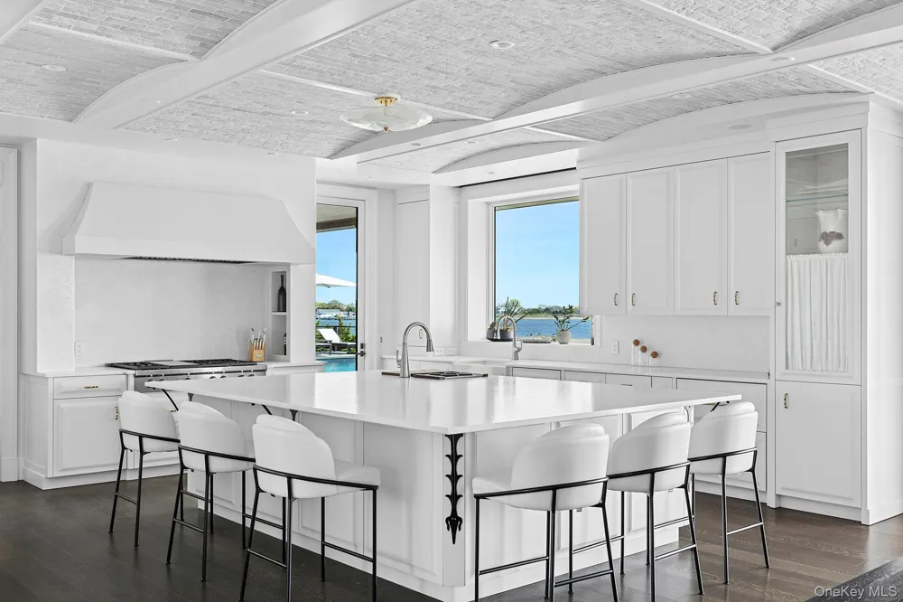 34 Westbridge Road Westhampton Beach, NY 11978