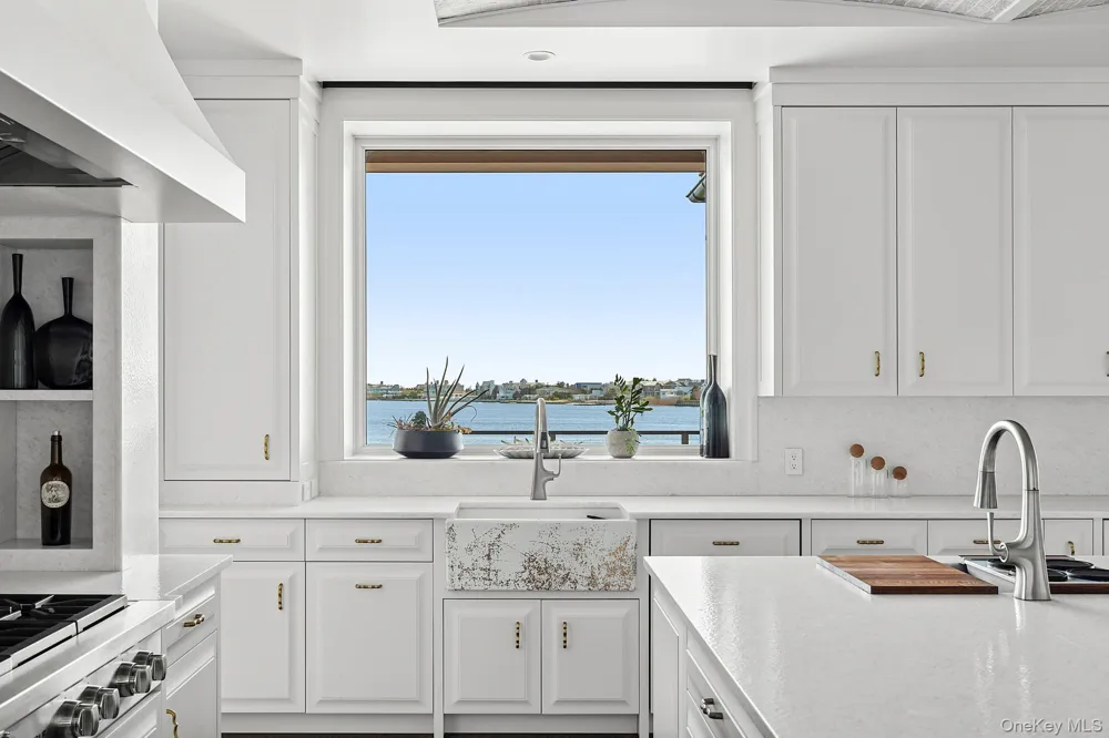 34 Westbridge Road Westhampton Beach, NY 11978