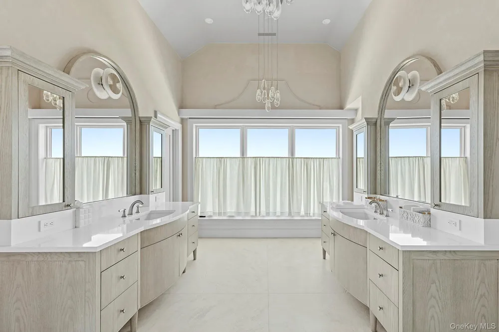 34 Westbridge Road Westhampton Beach, NY 11978