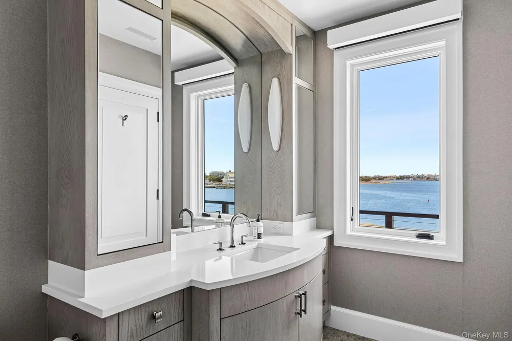 34 Westbridge Road Westhampton Beach, NY 11978