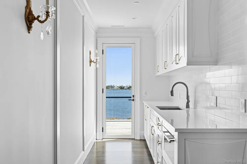 34 Westbridge Road Westhampton Beach, NY 11978