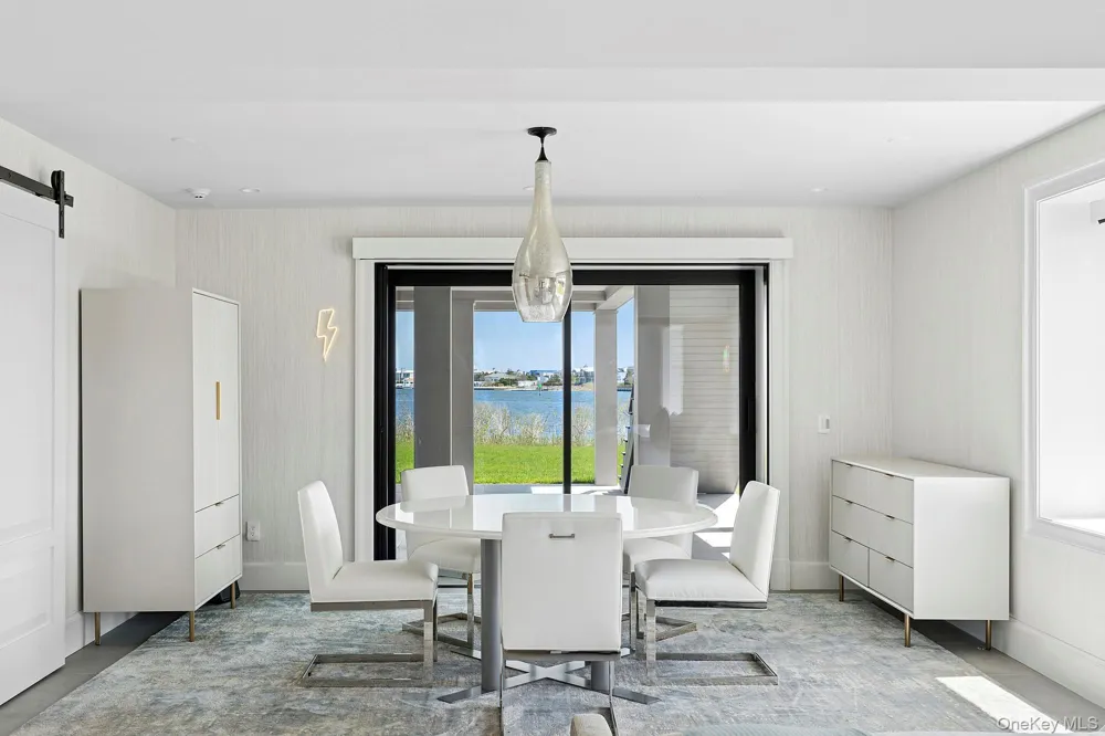 34 Westbridge Road Westhampton Beach, NY 11978
