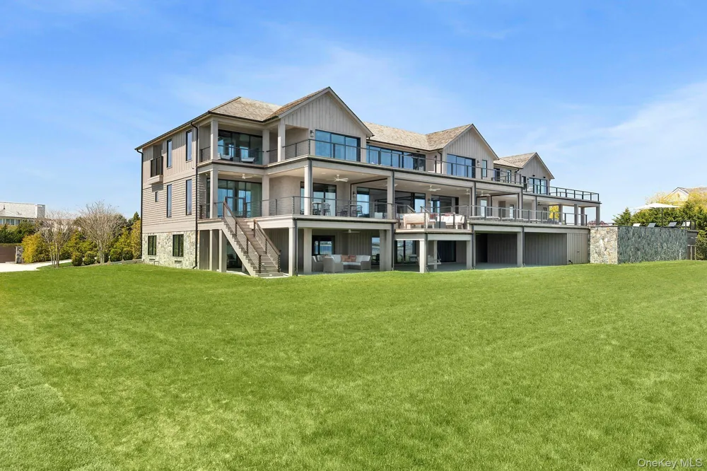 34 Westbridge Road Westhampton Beach, NY 11978