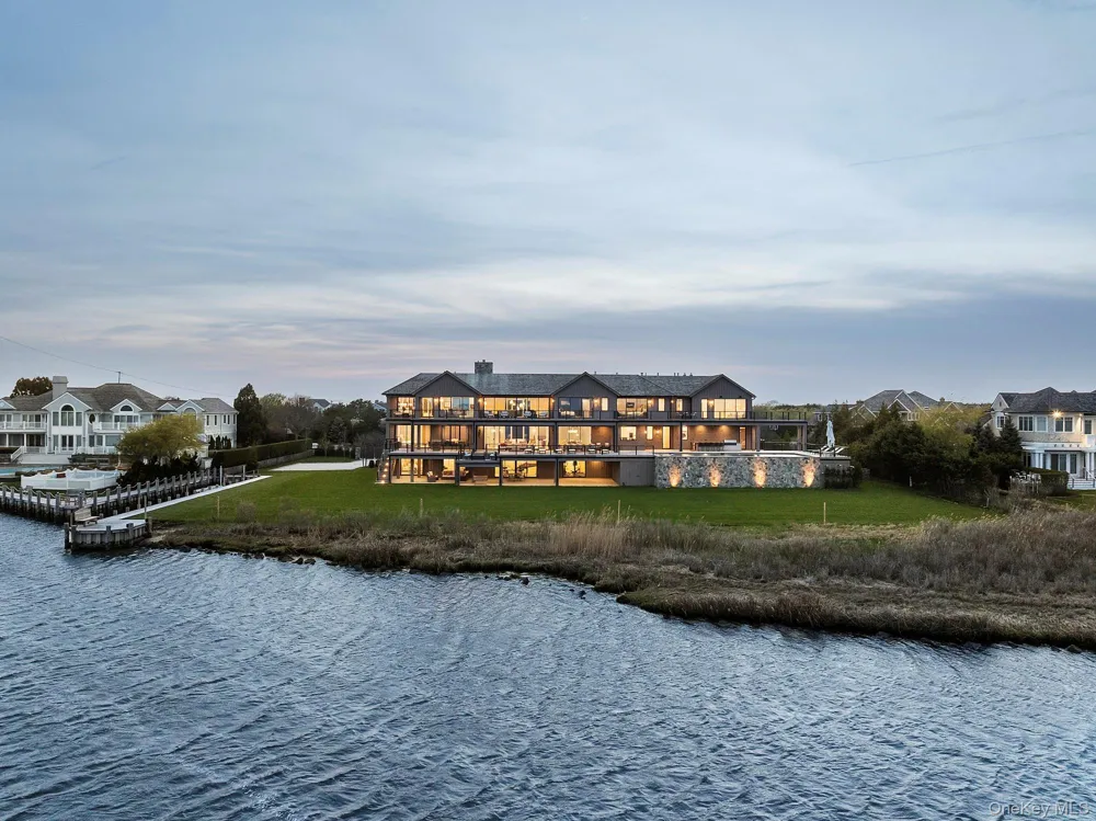 34 Westbridge Road Westhampton Beach, NY 11978