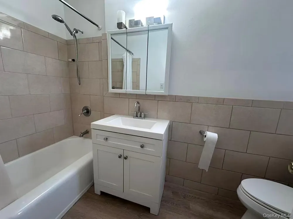 150-11 72nd Road #6F Flushing, NY 11367