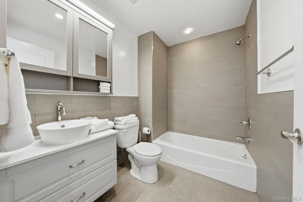 236 W 112th Street #2 New York (Manhattan), NY 10026